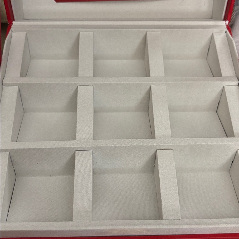 SUGARFINA CANDY RED EMPTY HOLDING CASE WITH HANDLE HOLDS 9 CANDY BOXES - Picture 3 of 4